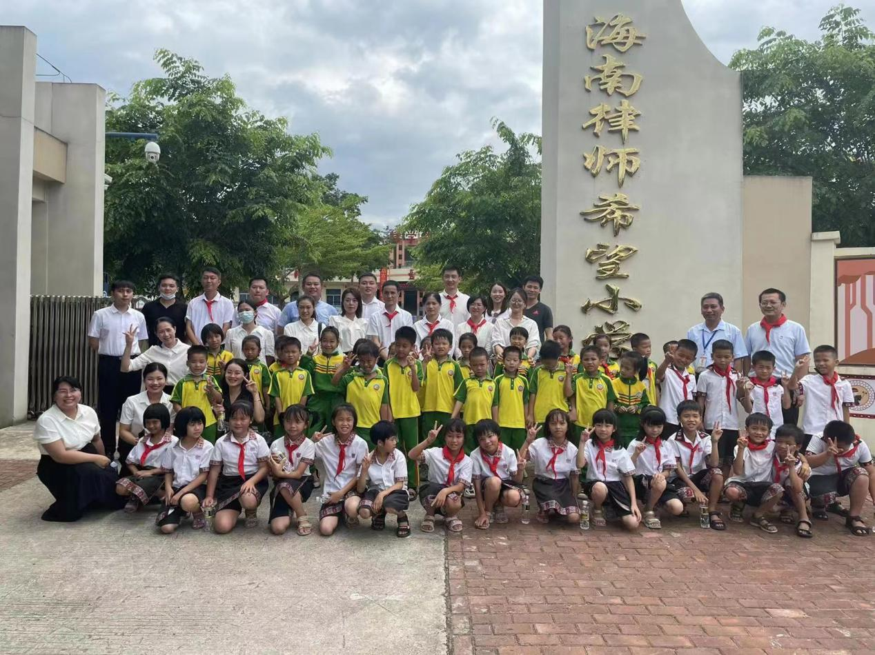海南省律師協(xié)會(huì)赴白沙對(duì)海南律師希望小學(xué)開展關(guān)愛及未成年人法治宣傳活動(dòng)
