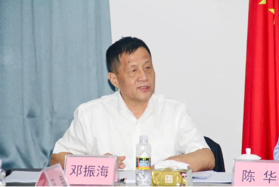 不要人夸顏色好，只留清氣滿乾坤——鄧振海