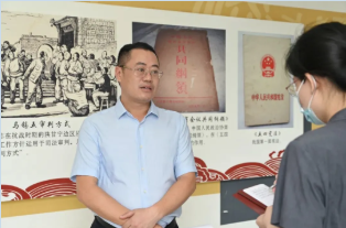受?？谥性貉埡？谑腥舜蟠?、省律師協(xié)會副會長王龍奎走進法院“零距離”感受司法為民、公正司法