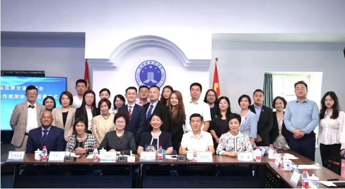 中馬新法律交流座談會暨《戰(zhàn)略合作框架協(xié)議》 簽署儀式在海南省律師協(xié)會舉行