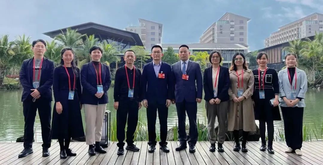 海南省人大代表、省人大常委會(huì)專家咨詢委員會(huì)委員、省律師協(xié)會(huì)副會(huì)長岳松：利用專業(yè)優(yōu)勢提出高質(zhì)量議案建議