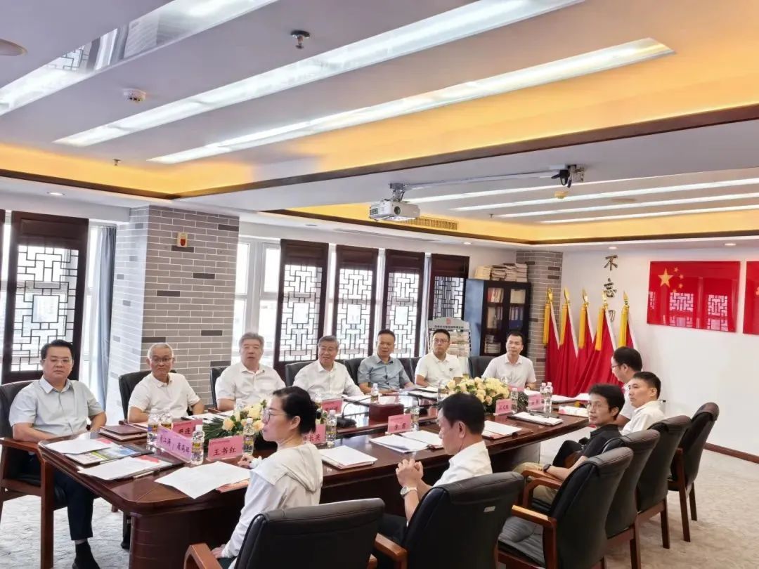 李榮燦在?？谡{(diào)研委員聯(lián)系界別群眾工作