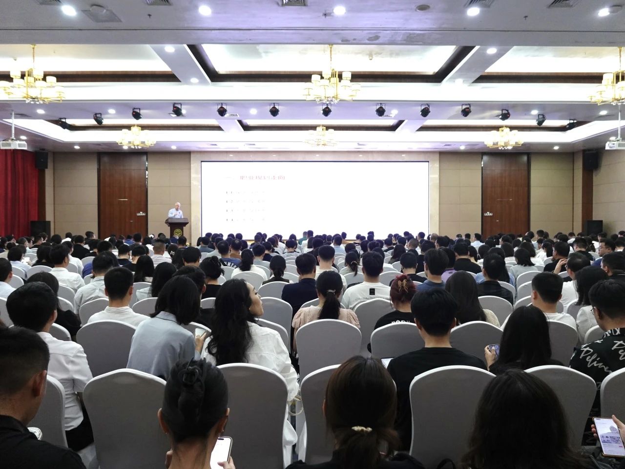 海南省律師協(xié)會舉辦2024-2025年度申請律師執(zhí)業(yè)實習(xí)人員線下集中培訓(xùn)