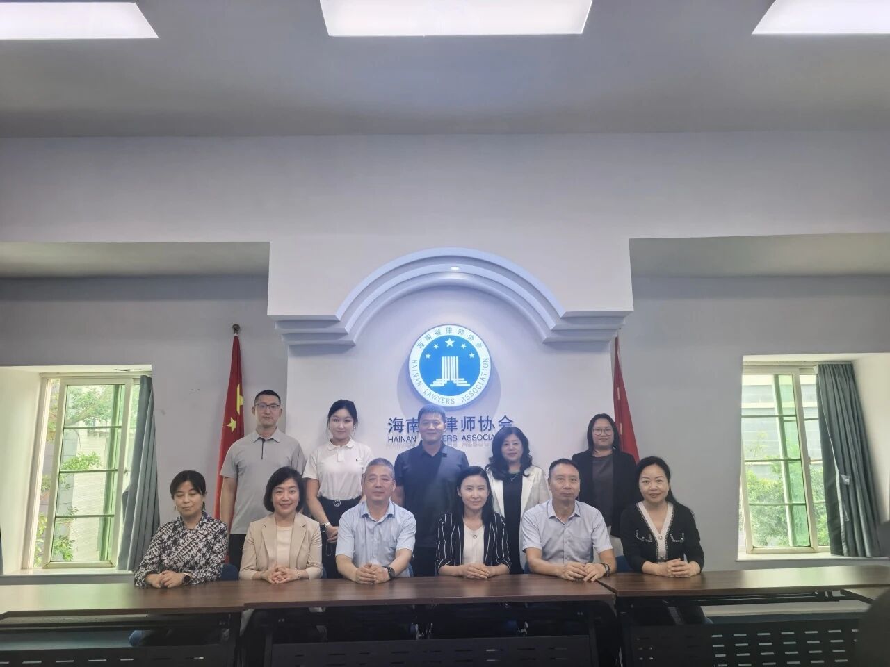陜西省西安市浐灞國際港黨工委一行 到訪海南省律師協(xié)會